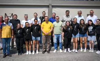 Bornova’nın sultanları set vermeden zirvede