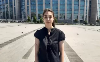 Boşanmak isteyen eşini defalarca bıçaklayan sanık hakim karşısında
