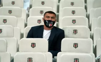 Burak Yılmaz tribünde
