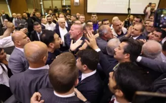 Bursa Büyükşehir Meclisi’nde gerginlik! Başkan Bozbey’den saldırıya kınama!