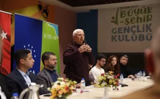 Bursa’da Başkan Bozbey gençlere sahurda buluştu