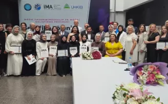 Bursa’da geleceğin moda tasarımcıları sertifikalandı