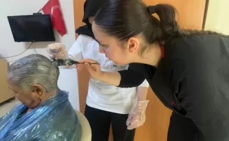Bursa’da meslek lisesi öğrencilerinde huzurevinde anlamlı dokunuş