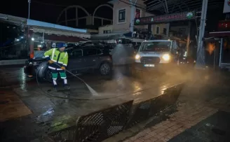 Bursa’da tarihi çarşı ve hanlarda gece mesaisi