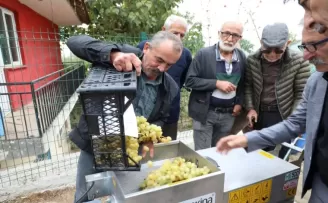 Bursa İnegöl’den üzüm hasadını kolaylaştıran destek