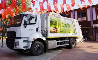 Bursa İznik’e bakanlıktan hibe çöp kamyonu