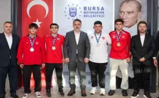 Bursa’nın madalyalı güreşçileri Biba’nın konuğu oldu