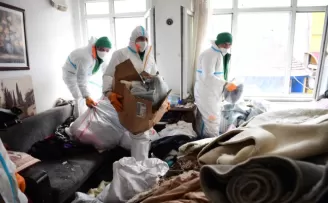 Bursa Osmangazi’den Kayıhan’daki çöp eve müdahale