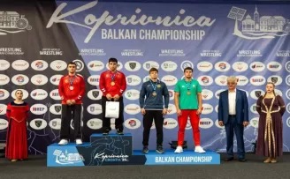 Bursa Yıldırımlı güreşçiler Balkan Şampiyonası’ndan madalyalarla döndü