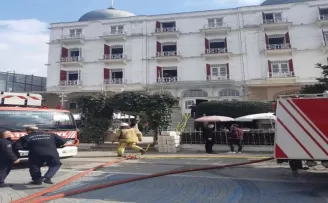 Büyükada’da tarihi otelde yangın paniği
