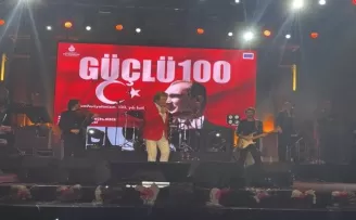 Büyükçekmece’de vatandaşlar ellerinde bayraklarla yürüyüş yaptı
