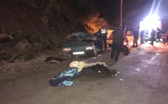 Buzlu yolda trafik kazası: 5 yaralı
