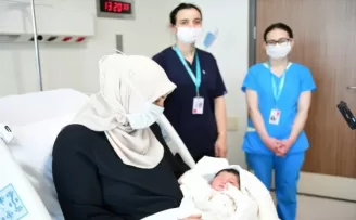Çam ve Sakura Şehir Hastanesi’nin ilk bebeği “Defne Sakura” dünyaya geldi
