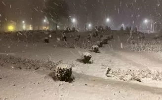 Çamlıca Tepesi’ne lapa lapa kar yağdı
