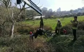 Çamura saplanan ineğe kurtarma operasyonu
