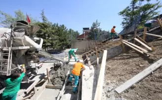 Çankaya’dan merdivenli yol yapımı

