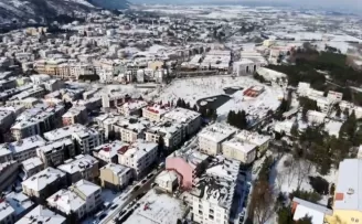 Çatalca’da beyaza bürünen evlerin çatıları havadan görüntülendi
