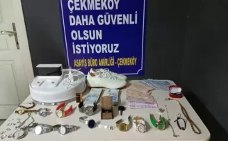 Çekmeköy’de aynı günde iki eve giren hırsızlar yakayı ele verdi
