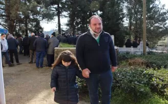 Cenaze taşıyan yolcu otobüsünde ölen 3 kişi toprağa verildi
