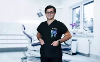 Çene kemiği erimiş olan hastalara zigomatik implant
