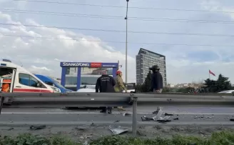 Cep telefonuyla konuşurken kaza yaptı: 2 yaralı
