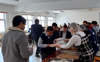 Çıldır’daki öğrencilere ücretsiz yemek hizmeti
