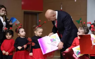 Çocuklar karnelerini Başkan Altınok’un elinden aldı
