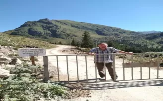 Covid-19’a karşı çareyi yaylayı girişi demir kapı ile kapatmakta buldu
