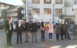 Covid 19’u yenen belediye başkanı 53 gün sonra çiçeklerle karşılandı
