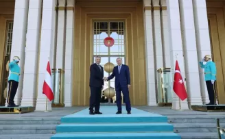 Cumhurbaşkanı Erdoğan, Avusturya Başbakanı Nehammer’i resmi törenle karşıladı
