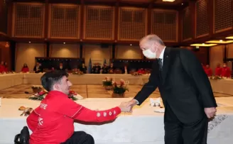 Cumhurbaşkanı Erdoğan, milli sporcuları kabul etti
