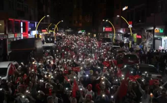 Cumhuriyet’in 100. yılında fener alayında buluştular
