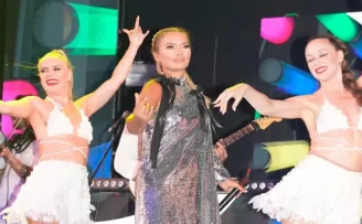 Demet Akalın Kemer’de unutulmaz bir geceye imza attı