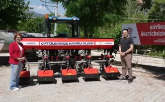 Denizli’de Bozkurtlu üreticilere çapa makinesi desteği