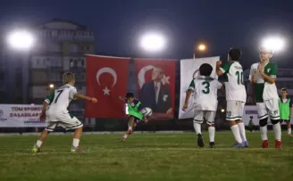 Denizli’de Gençler “Cumhuriyet” için sahaya çıktı