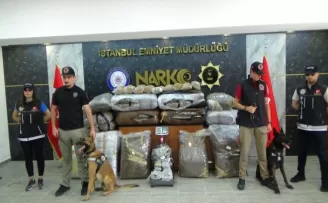 Depodan gelen ağır kokular polisi harekete geçirdi
