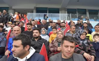 Depremzedeler Trabzonspor ile moral buldu
