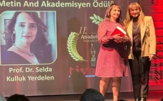 DEÜ’lü akademisyene sahne tasarımı ödülüne layık görüldü