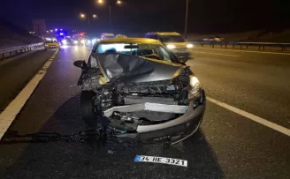 Direksiyon başında uyuyakalan sürücü cipe çarptı

