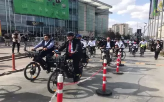 Dışişleri Bakan Yardımcısı Kaymakcı, EKO İKLİM Zirvesi’ne bisikletle gitti
