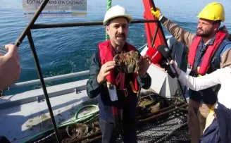 Doç. Dr. Coşkun Erüz: “Denizlerimiz hızla kirleniyor“
