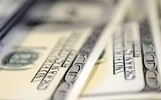 Dolar ve eurodaki düşüş haftanın son işlem gününde de sürüyor
