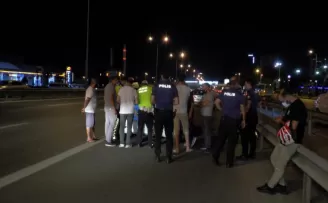 Düğünü gidenleri taşıyan hafif ticari araca otomobil çarptı: 7 yaralı
