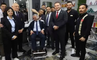 Dünyanın gözdesi Türk berberlerden Paraguaylı meslektaşlarına eğitim
