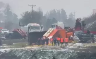 Düzce’de kar küreme aracı tıra çarptı: 2 ölü