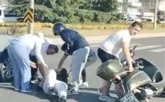 Düzce’de motosiklet sürücüsü yola savruldu