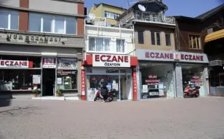 Eczanelerde ücretsiz maske dağıtımı başladı