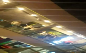 Eğlence mekanı çıkışı tekme tokat kavga kamerada

