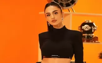 Elif Buse Doğan şarkılarını yeniden yorumladı