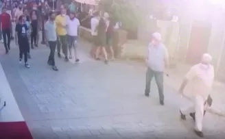 Elindeki bıçakla karakola sığınmak zorunda kaldı

